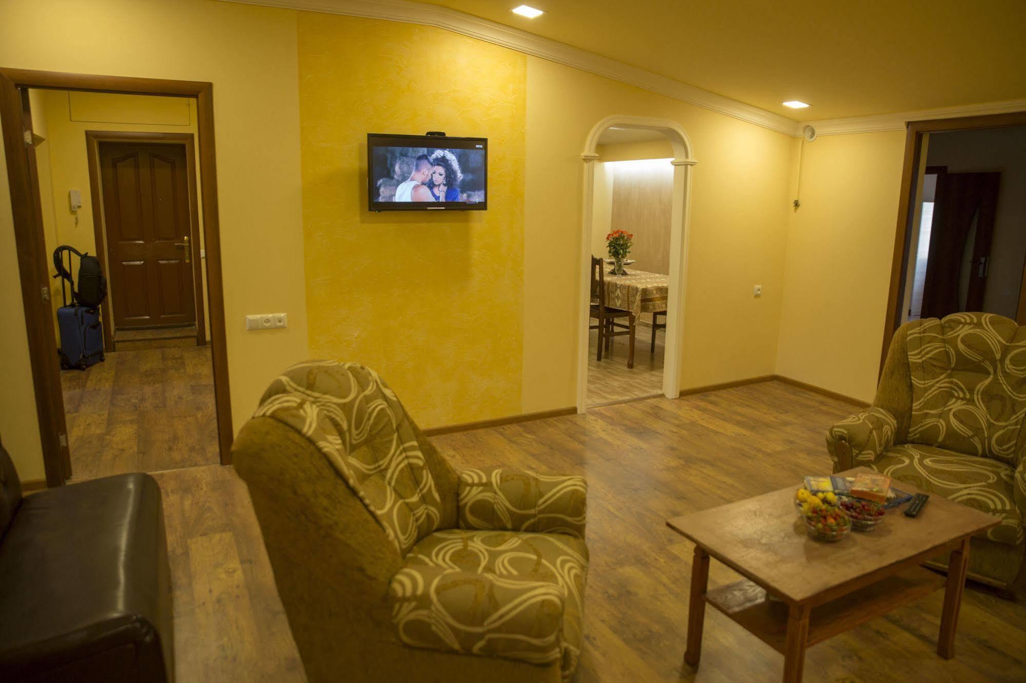 Your Hostel Yerevan Ngoại thất bức ảnh