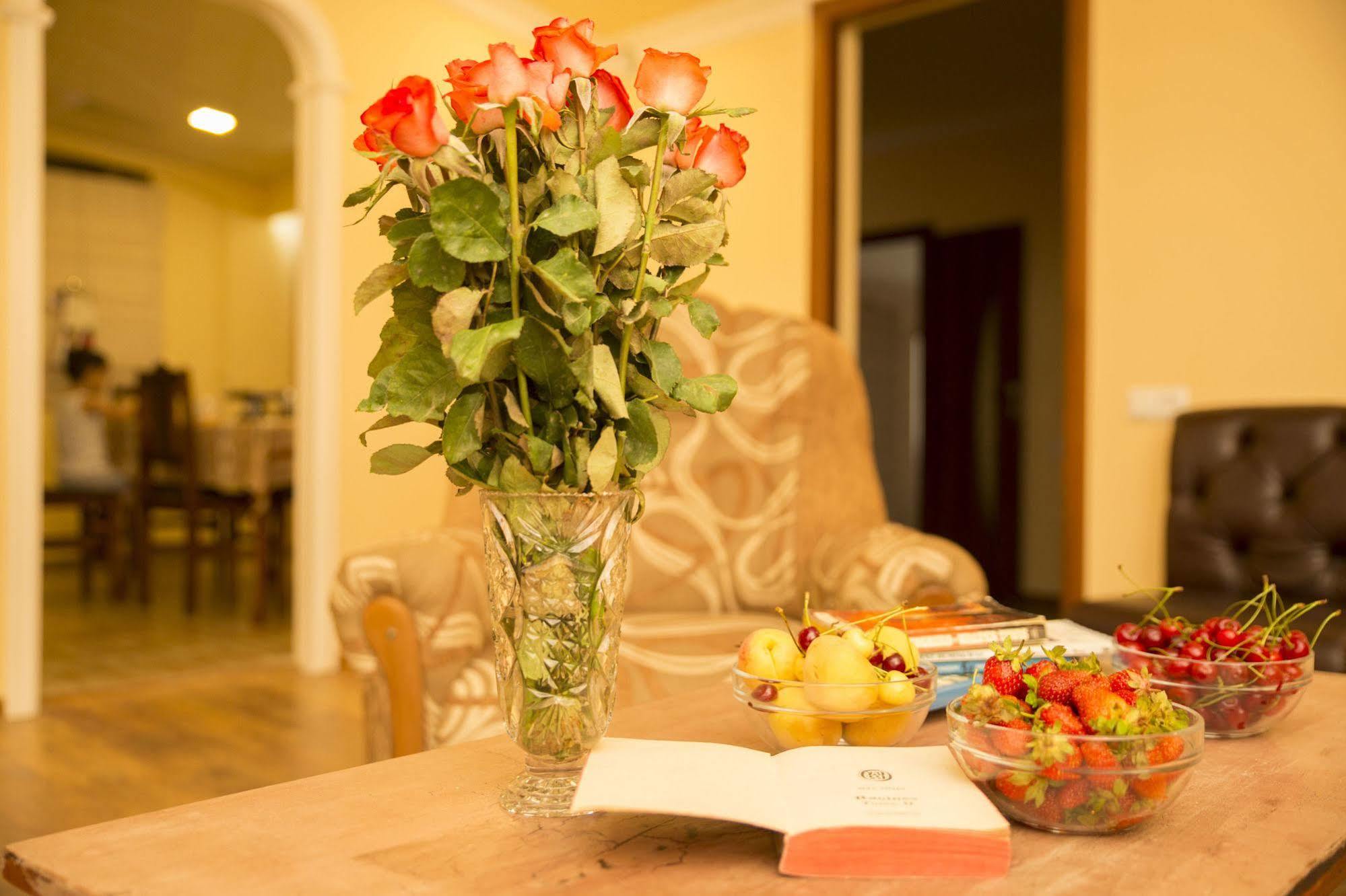 Your Hostel Yerevan Ngoại thất bức ảnh