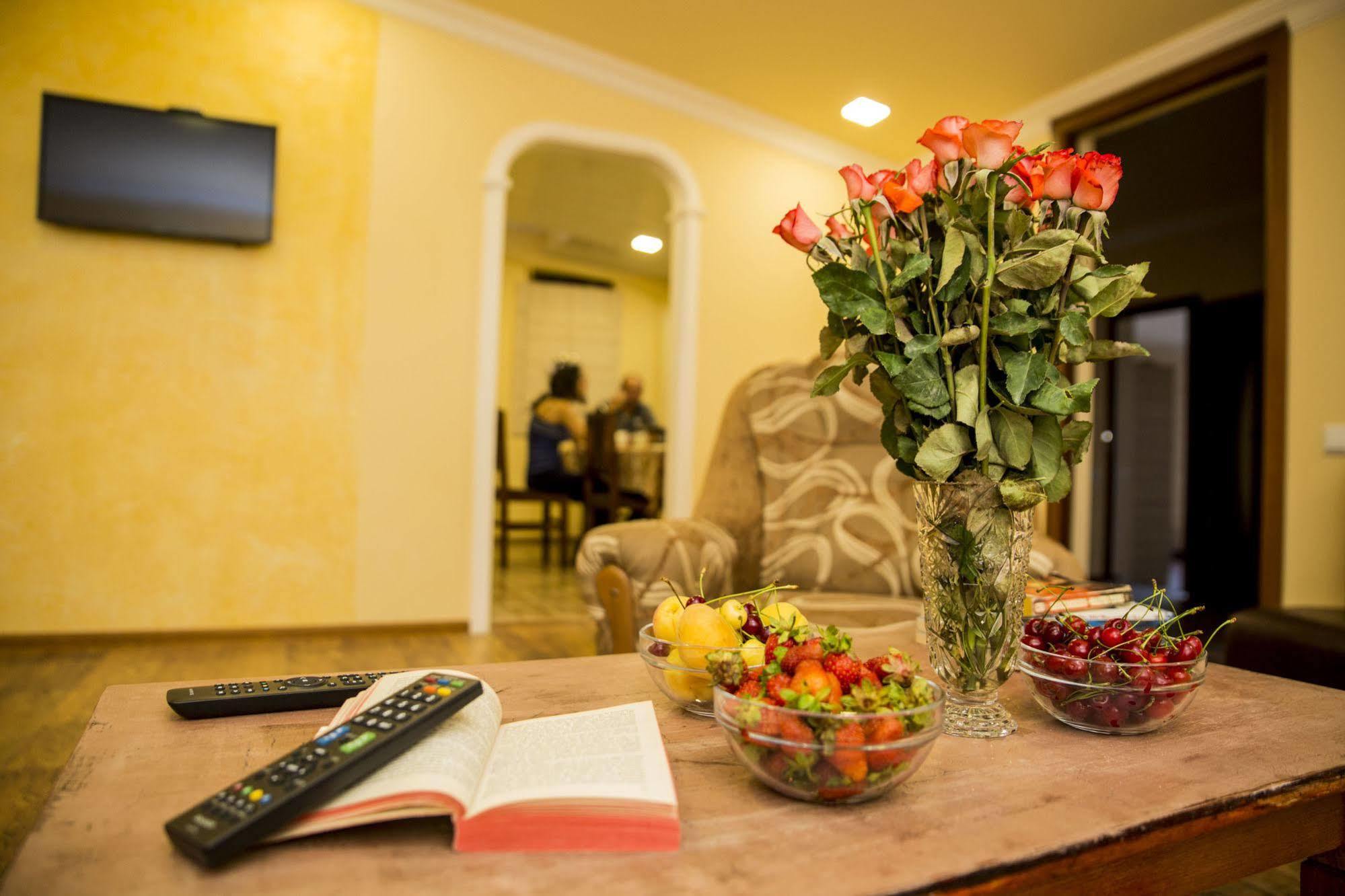 Your Hostel Yerevan Ngoại thất bức ảnh