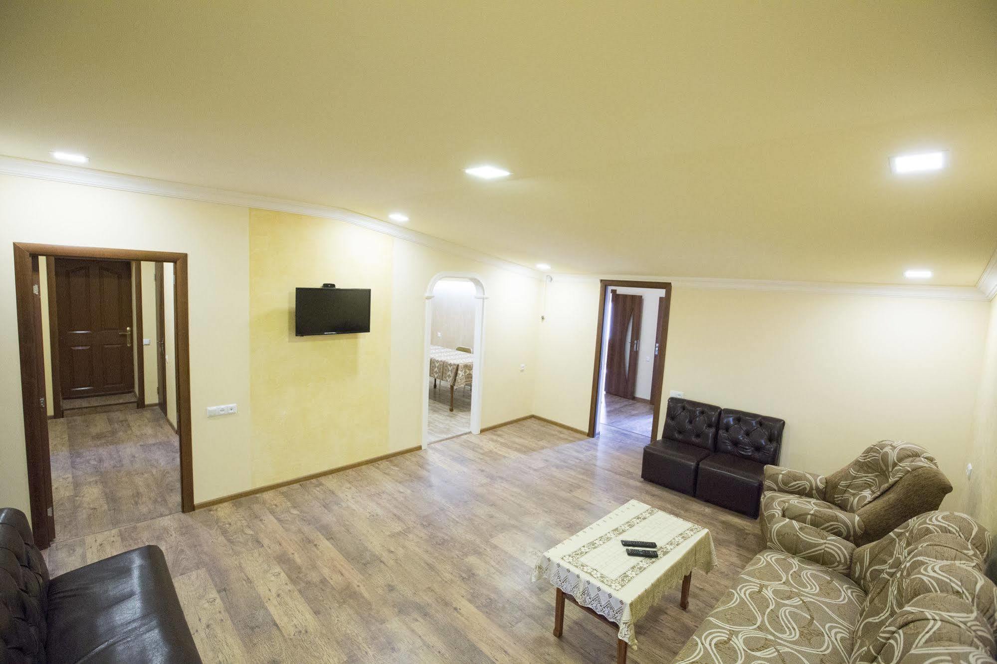 Your Hostel Yerevan Ngoại thất bức ảnh