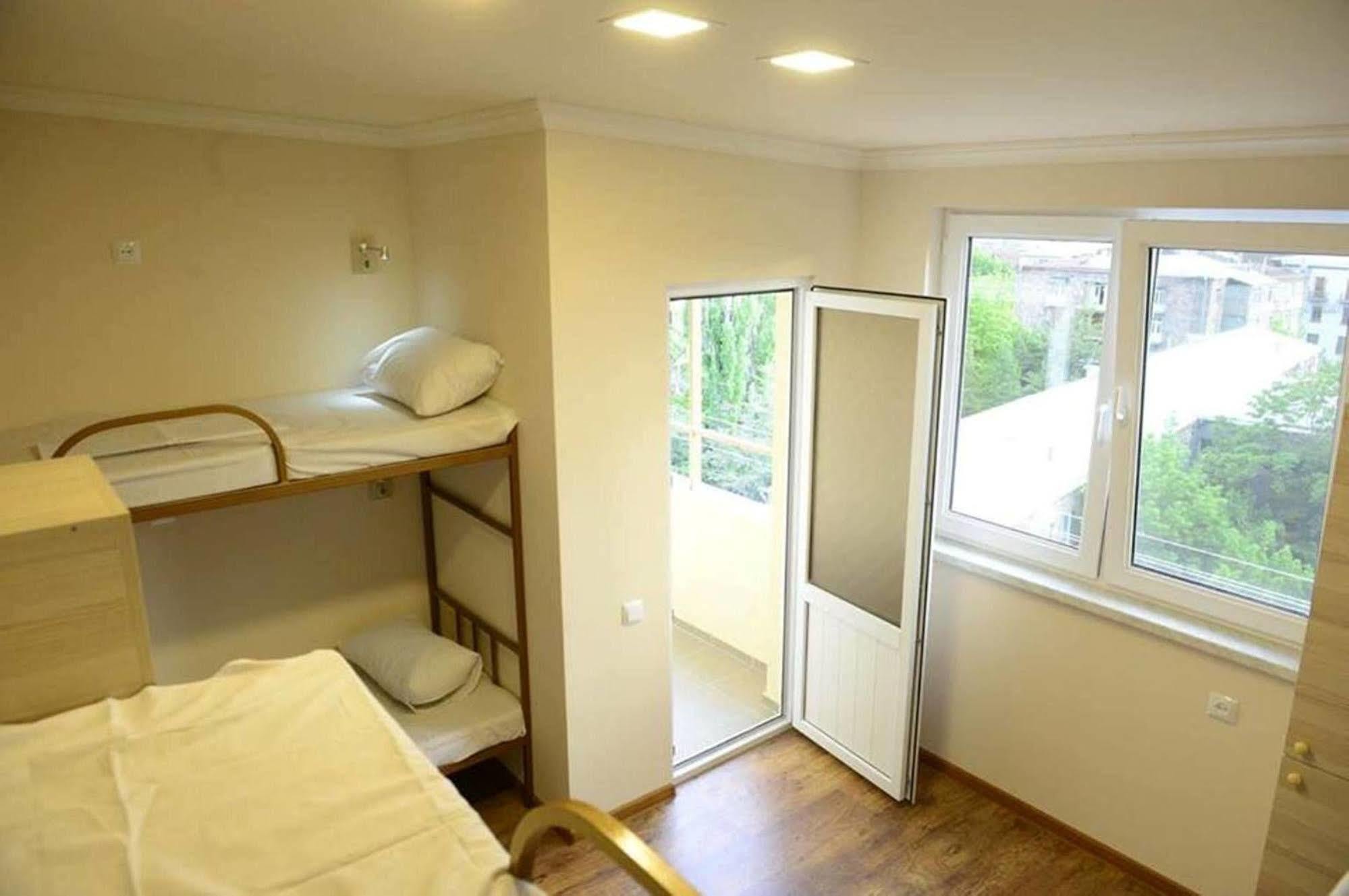 Your Hostel Yerevan Ngoại thất bức ảnh
